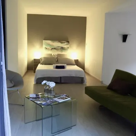 Bed & Breakfast Essen'ciel Nimes
